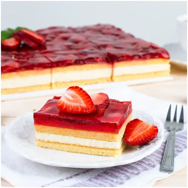 Strawberry Cream Cake (1800g)